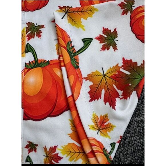 Thanksgiving Scrub top Women’s size Small Medium 6 pumpkin Nurse healthcare - Picture 3 of 4
